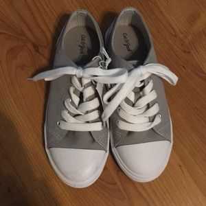 Boys size 1 shoes, never worn before.